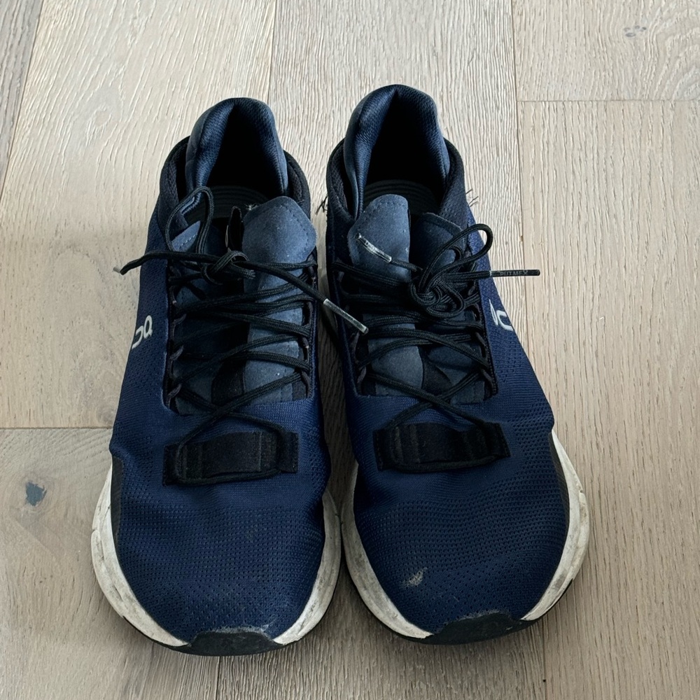 OnCloud shoes size 10